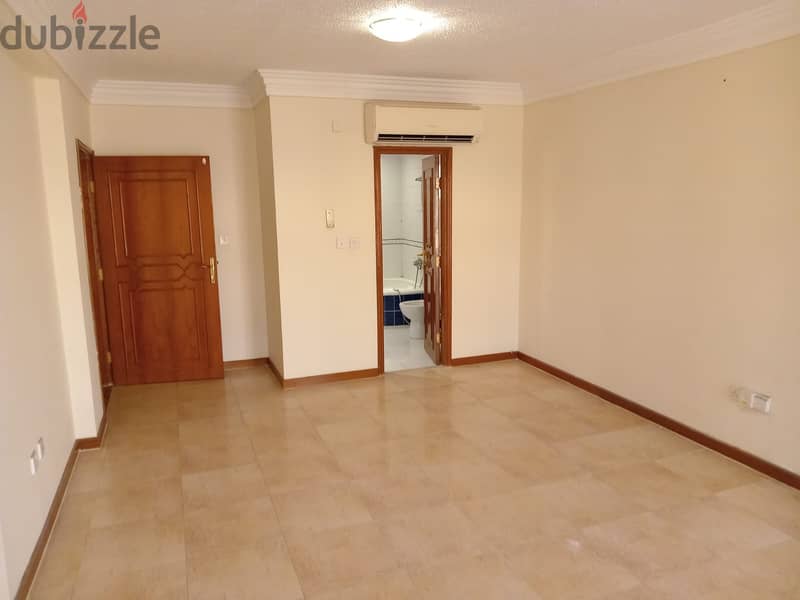 Exquisite 5-Bedroom Villa for Rent - Al Hilal 17