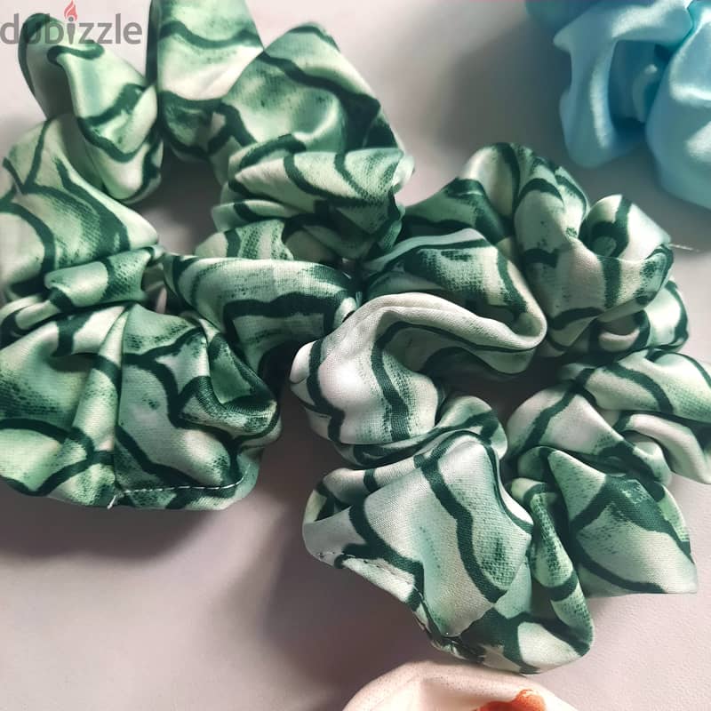 Women hair scrunchie 2