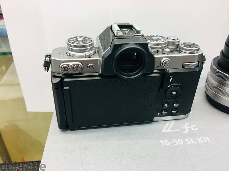 Nikon - Z fc 4K Mirrorless w / NIKKOR Z 28 mm F / 2.8 0