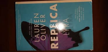 Replica (Lyra & Gemma) - Lauren Oliver (book in perfect condition) 0