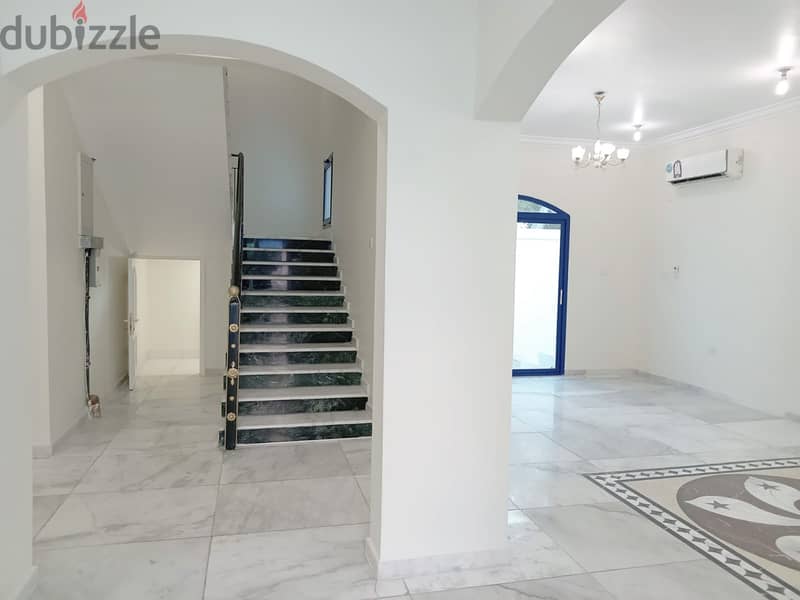 Exquisite 4-Bedroom Villa for Rent - Al Hilal 11