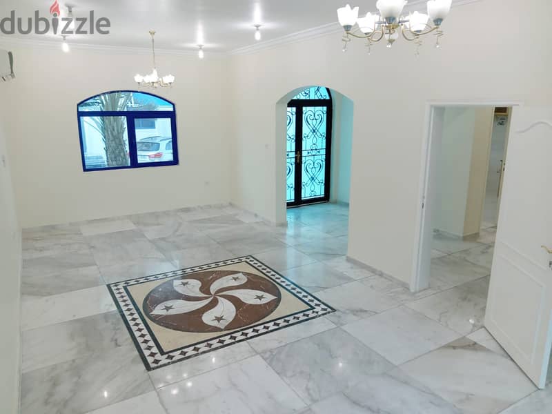 Exquisite 4-Bedroom Villa for Rent - Al Hilal 12