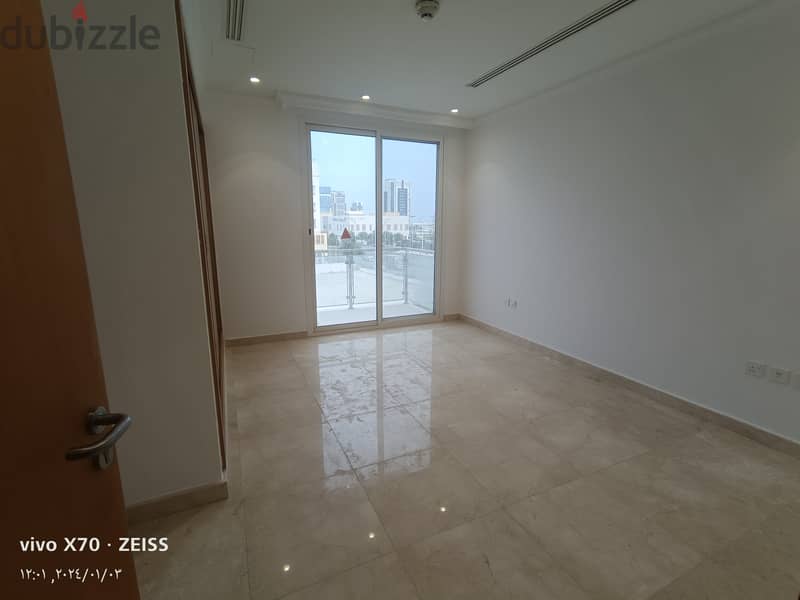 brand new in lusail 10