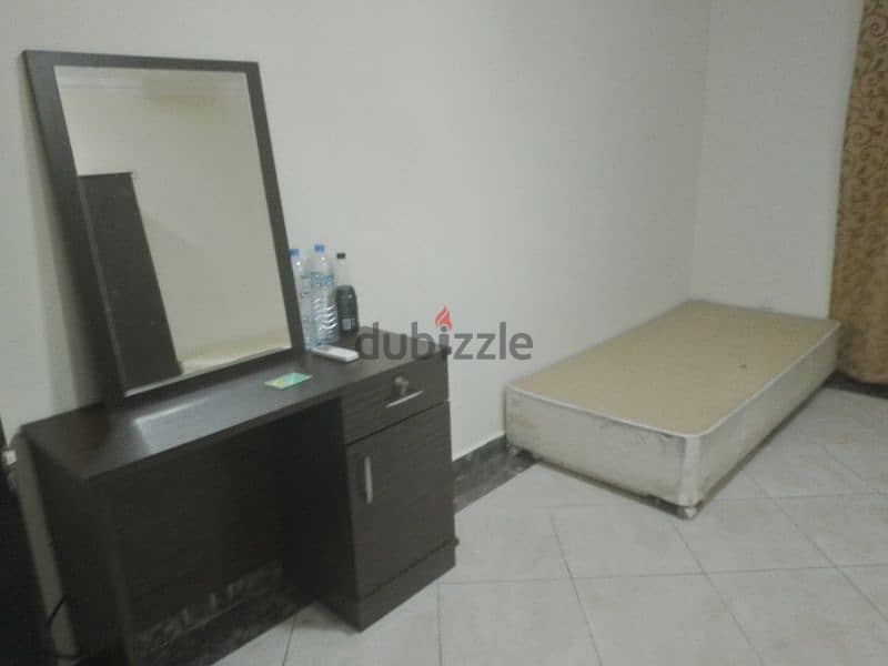 one persan room available  Fully furnished room available 2