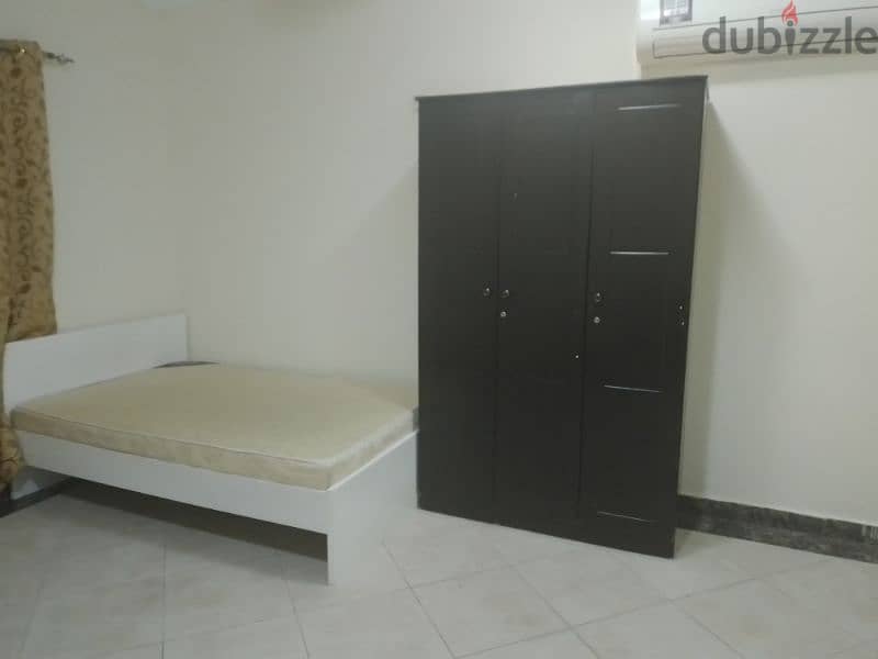 one persan room available  Fully furnished room available 3