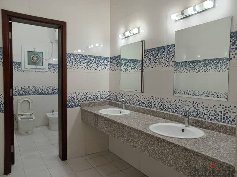 Luxurious 4-Bedroom Villa for Rent - Ain Khalid 15