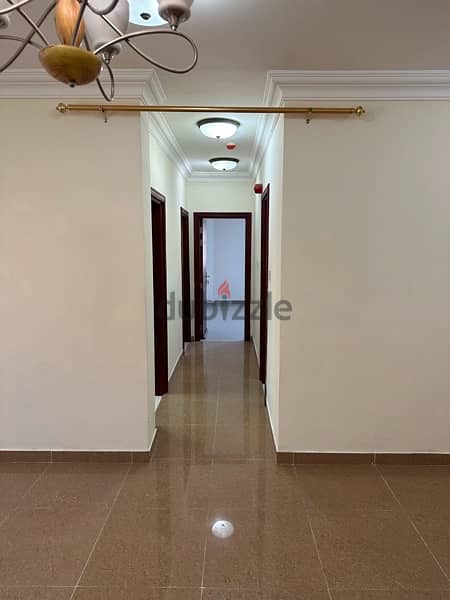 Nice building 2bhk family flat rent in old airport one month free 1