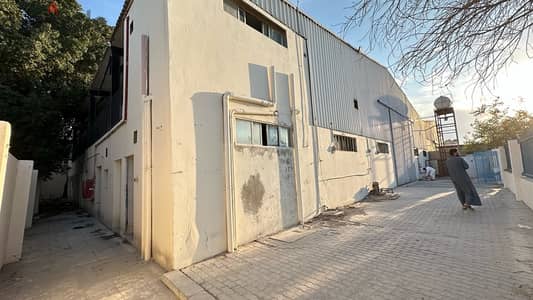 1000 Store and Workshop with 8 Room For Rent