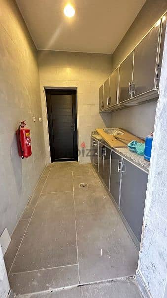 700 Store & Workshop with 8 Room for rent 6
