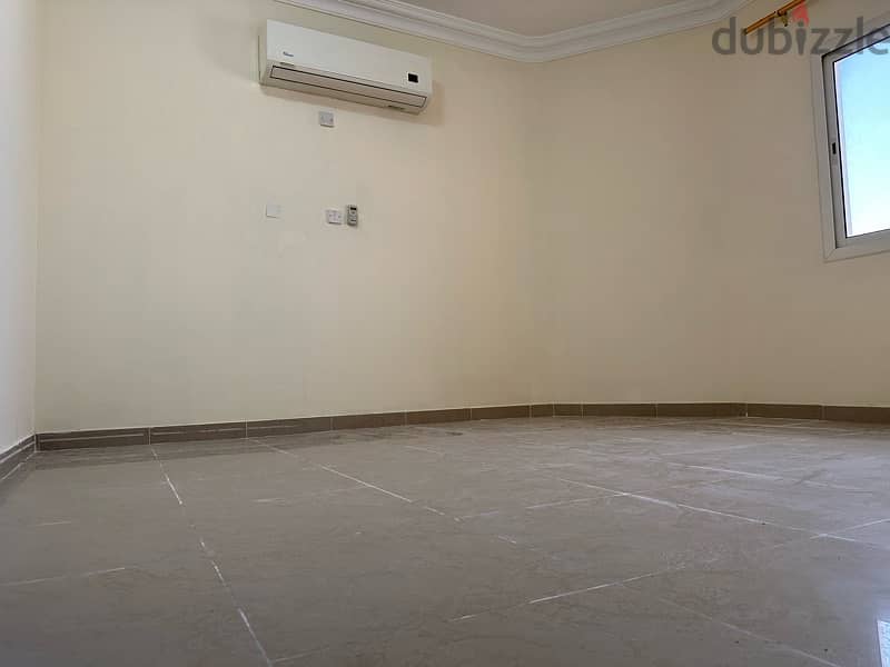 Nice building 2bhk family flat rent in old airport one month free 5