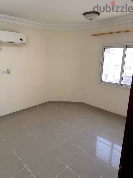 Nice building 2bhk family flat rent in old airport one month free 6
