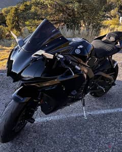 2023 Yamaha YZF R1 sportbike  +974 66574363