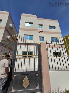 مبنى سكني للعمال للايجار بالمنطقة الصناعية ومنطقة أبو نخلة