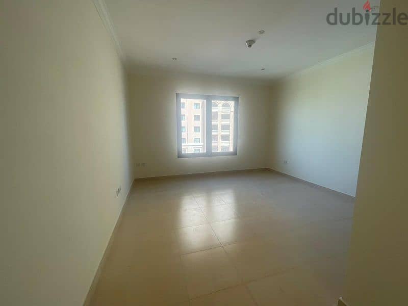 2 bedrooms apartment in Porto Arabia pearl sea view 10