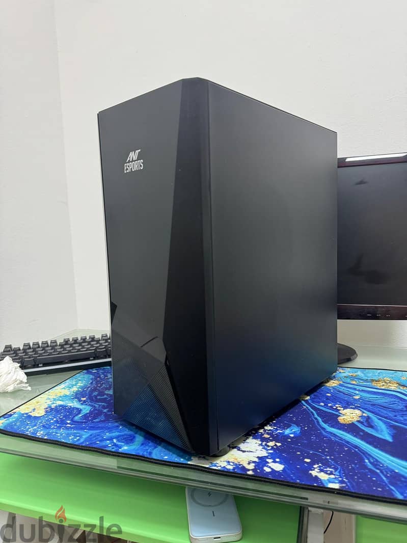 Gaming PC with Gaming Keyboard and mouse 1