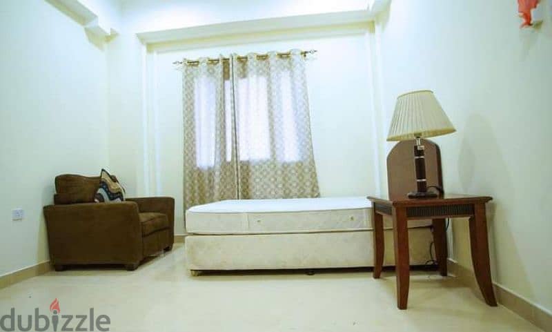 one persan room available bachelor only 4