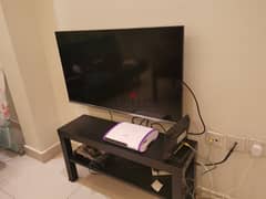 TV Samsung Full HD and table