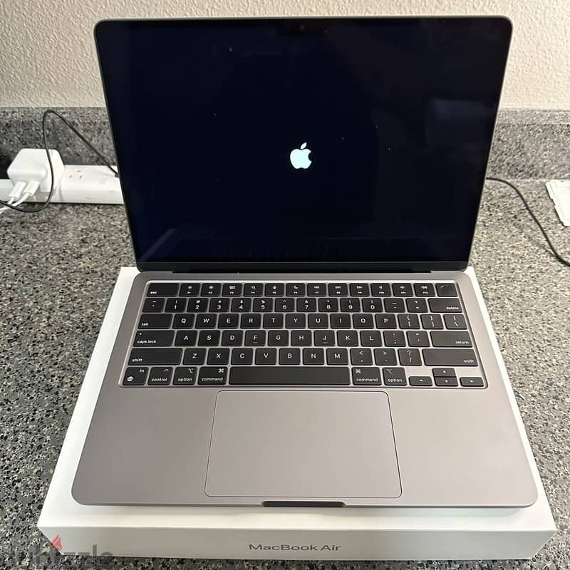 MacBook Air 13.6" - Apple M2 chip - 8GB Memory - 256GB SSD 0