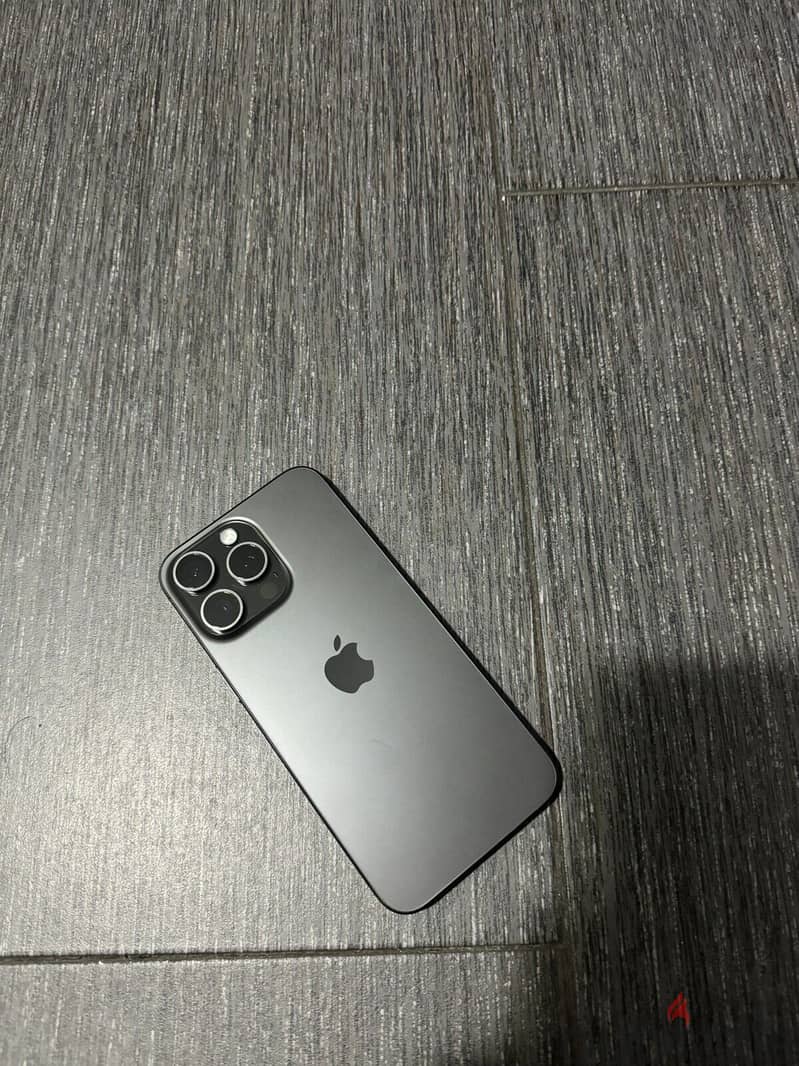 Apple iPhone 15 Pro Max - 256GB - Black Titanium 4