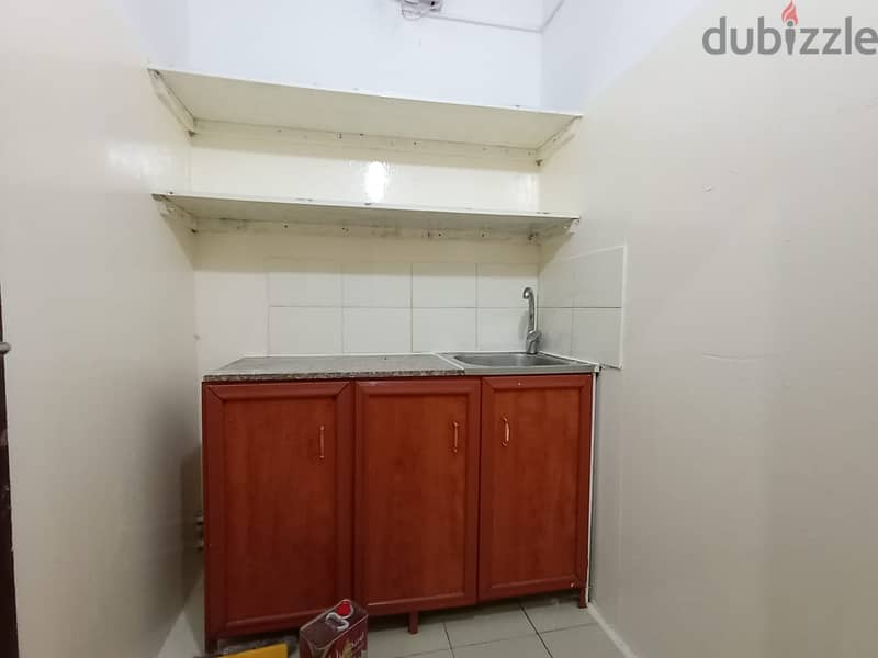 1 bhk available bin omran behind al meera for family 3