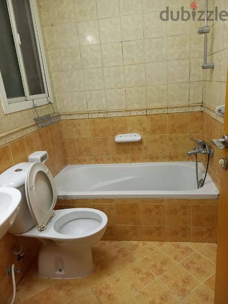 2bhk U/F flat 4000/QR at Muntaza with 2bathroom 1