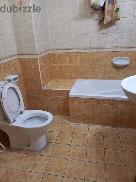 2bhk U/F flat 4000/QR at Muntaza with 2bathroom 2