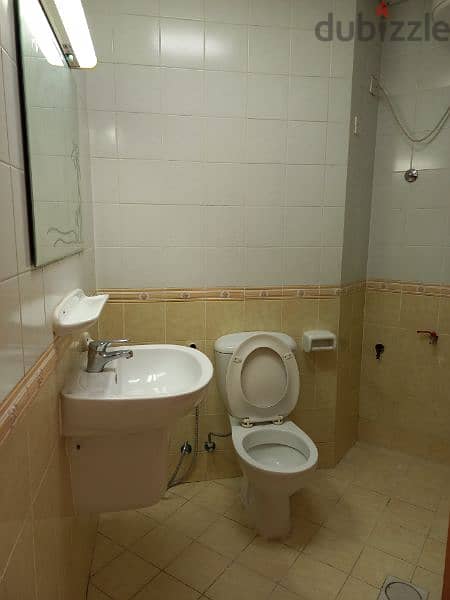 2bhk U/F flat 4000/QR at Muntaza with 2bathroom 3
