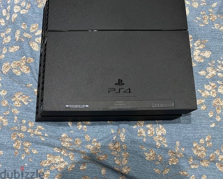 Ps 4 & controller for Sale Doha 1