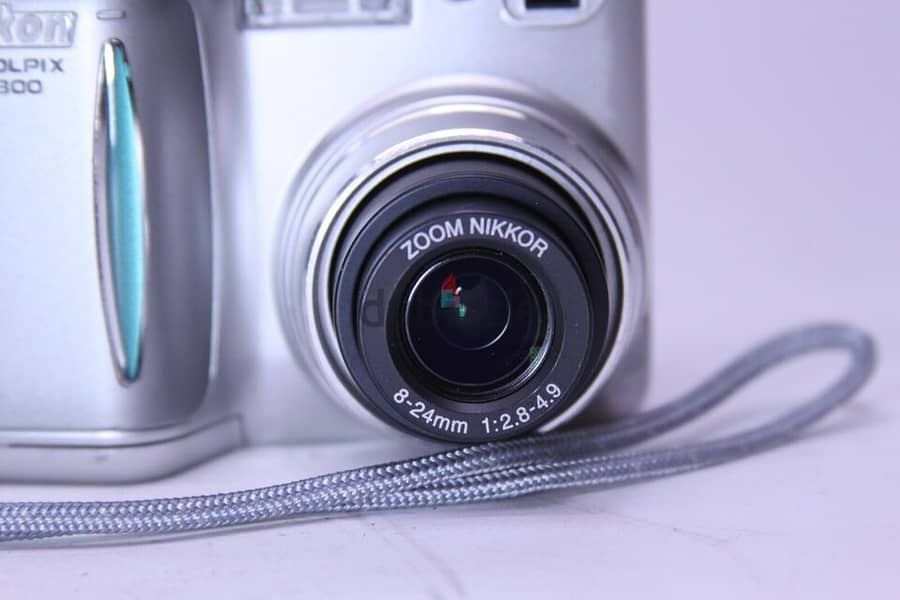Nikon COOLPIX 4300 4.0MP Digital Camera  Silver W Strap  Works! 1