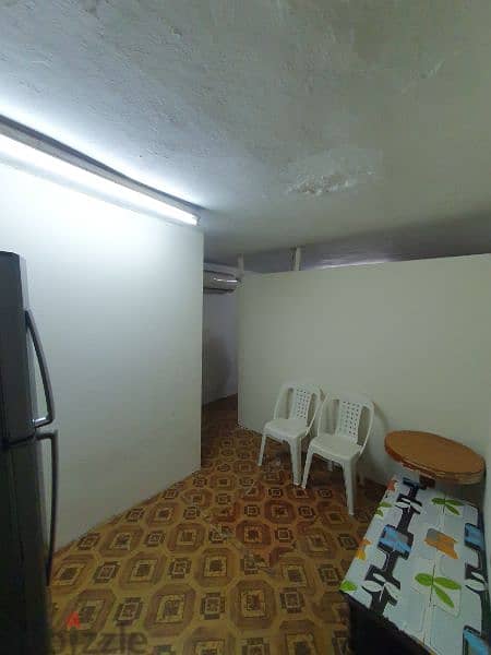 Small Family Room for rent 2