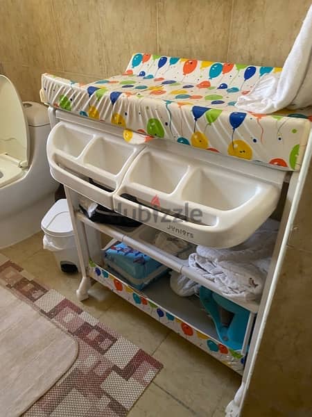 Aton car seat with base / changing table 2