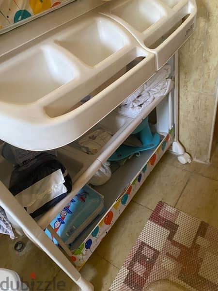Aton car seat with base / changing table 3
