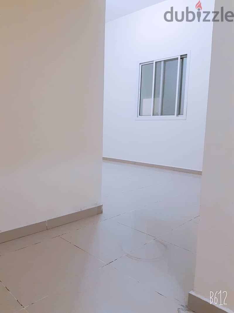 غرفتين وصالة وحمامين مع حوش خلف الدوحة فستيفال 3
