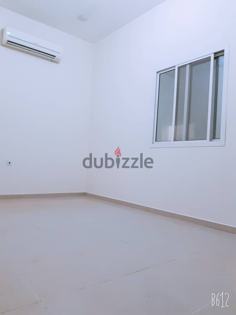 غرفتين وصالة وحمامين مع حوش خلف الدوحة فستيفال 4