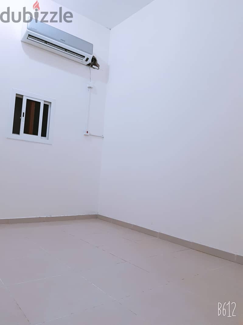غرفتين وصالة وحمامين مع حوش خلف الدوحة فستيفال 5