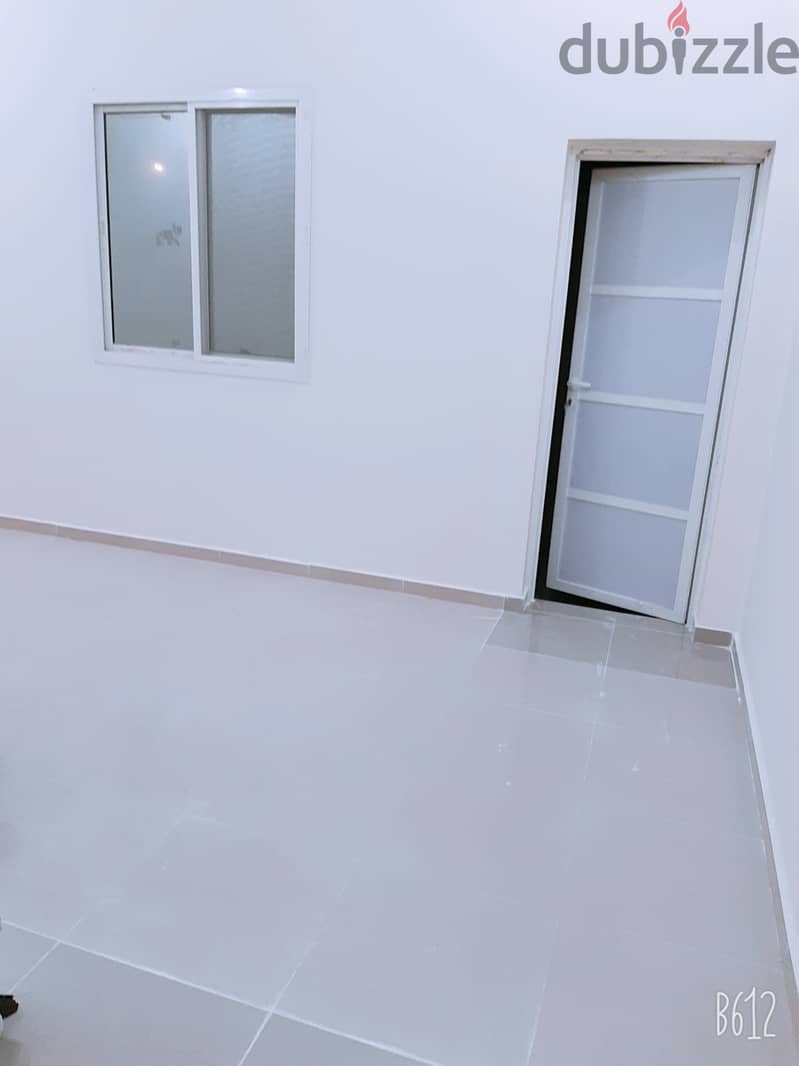 غرفتين وصالة وحمامين مع حوش خلف الدوحة فستيفال 11