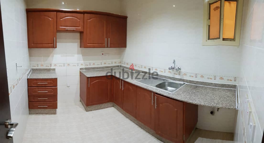 For rent unfurnished family apartment in Al Wakra behind Kims Medical 4