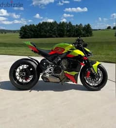 2023 Ducati streetfighter V4 available (+971561943867)