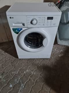 lg 5. kg Washing machine for sale call me. 70697610