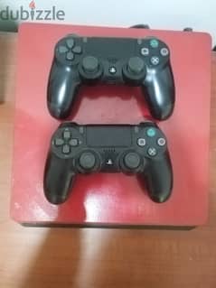 Ps4 Slim with 2 controllers