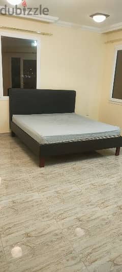 king bed All set very good condition new mattress 0