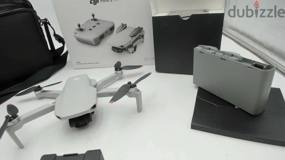 DJI - Mini 2 SE Fly More Combo Drone Remote Control 0