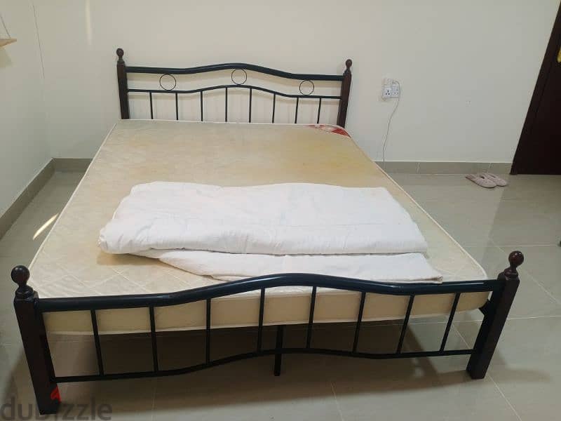 Queen Bed with mattress 0