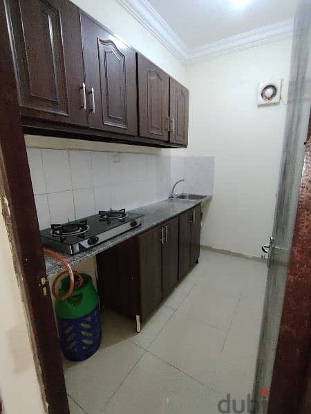 1BHK available Mainroad 
First Floor 
BEHIND Panoor restaurant 1